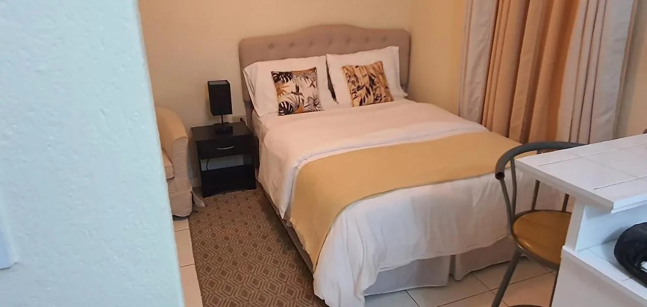 Apartment Hastings Towers 4D - Studio Apt Opp Beach Bridgetown