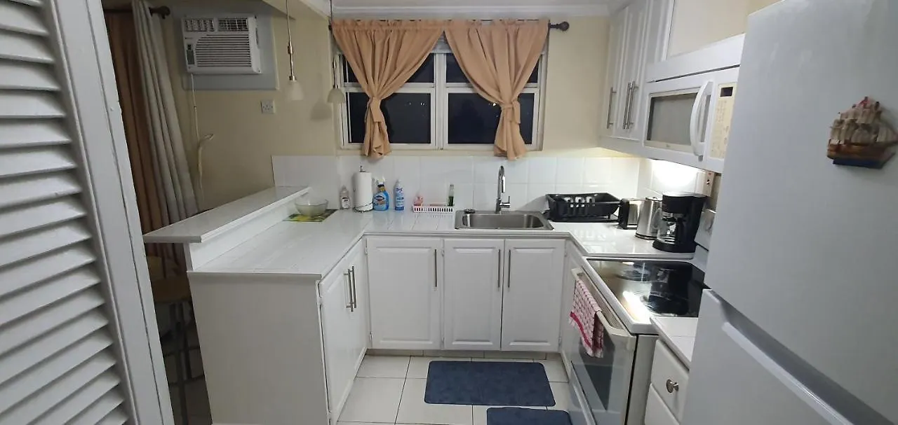 Hastings Towers 4D - Studio Apt Opp Beach Bridgetown Apartment