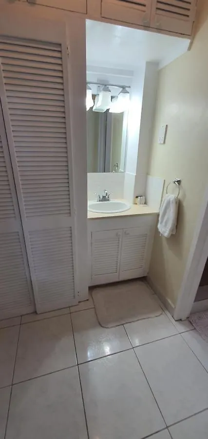 Hastings Towers 4D - Studio Apt Opp Beach Bridgetown